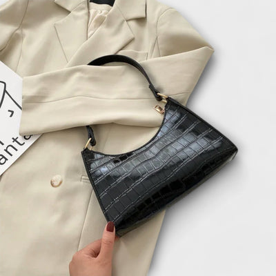 Monika.   ｜Lesklá kožená taška