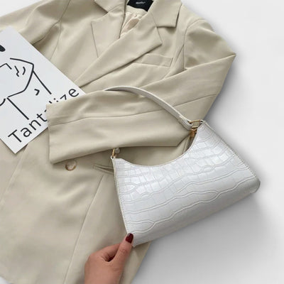 Monika.   ｜Lesklá kožená taška